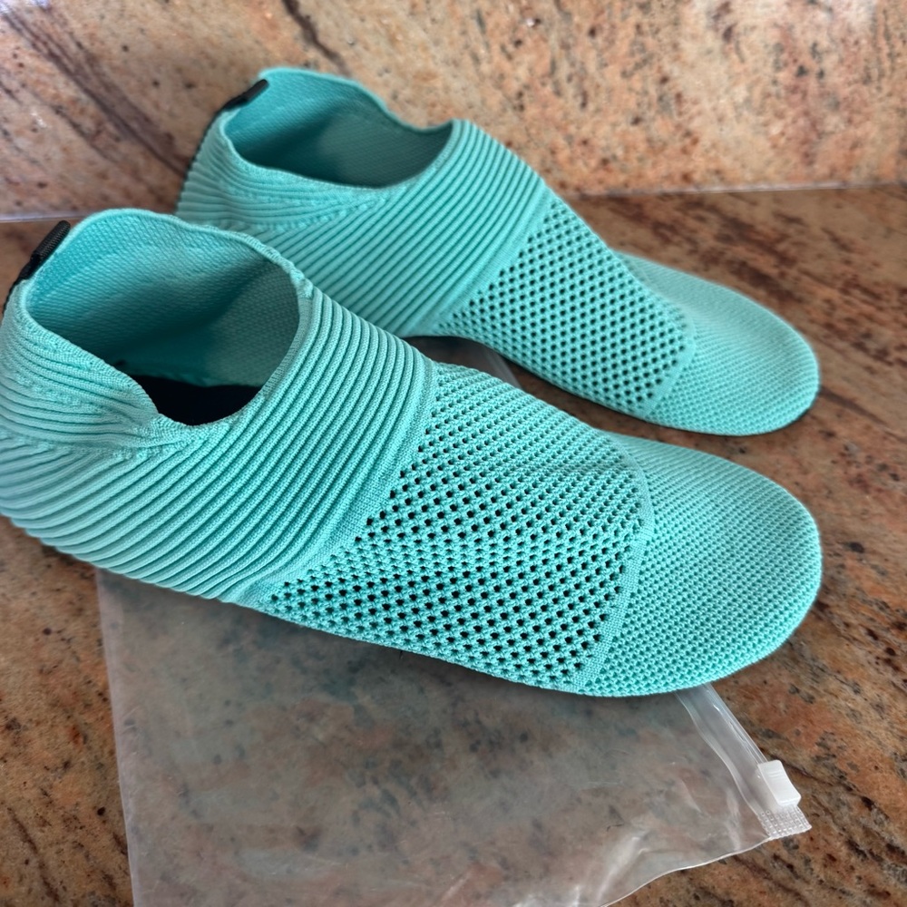 New! Women’s Size 11 Water Slippers / Shoes